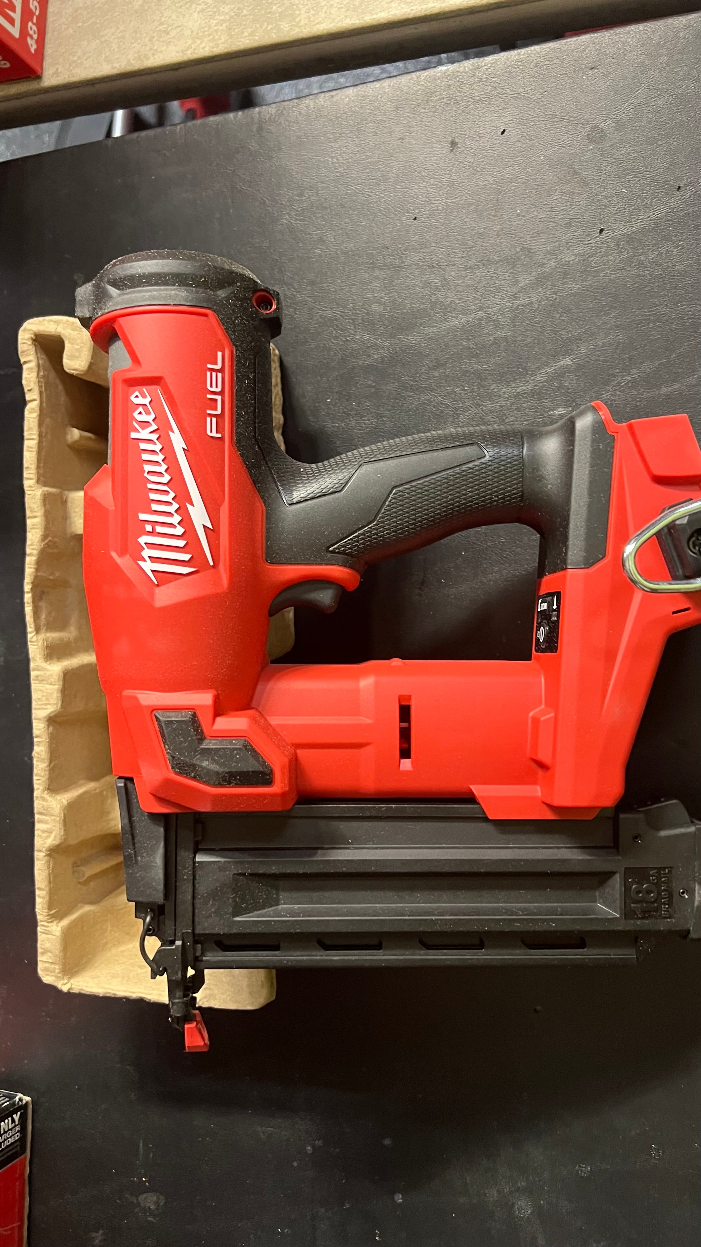 Milwaukee M18 Fuel 2746-20 18ga Brad Nailer