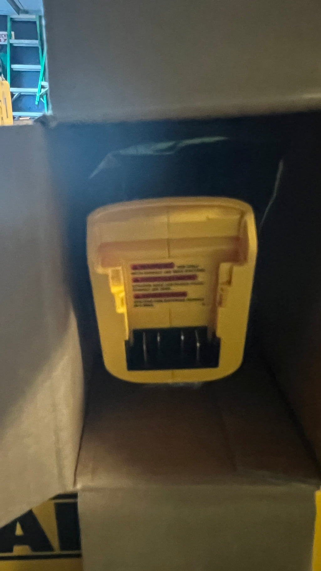 Dewalt DCHT823B 8” hedge trimmer