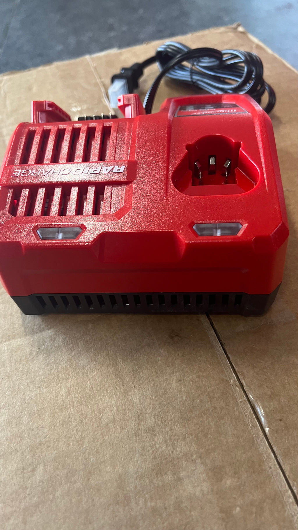 Milwaukee M12/M18 rapid battery charger
