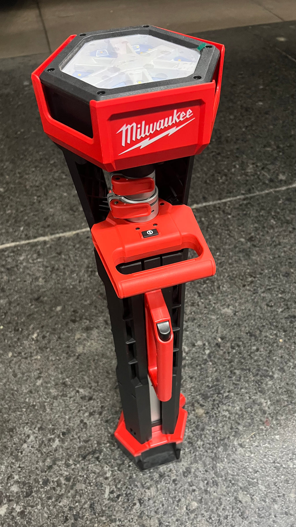 Milwaukee M18 Rocket Tower Light