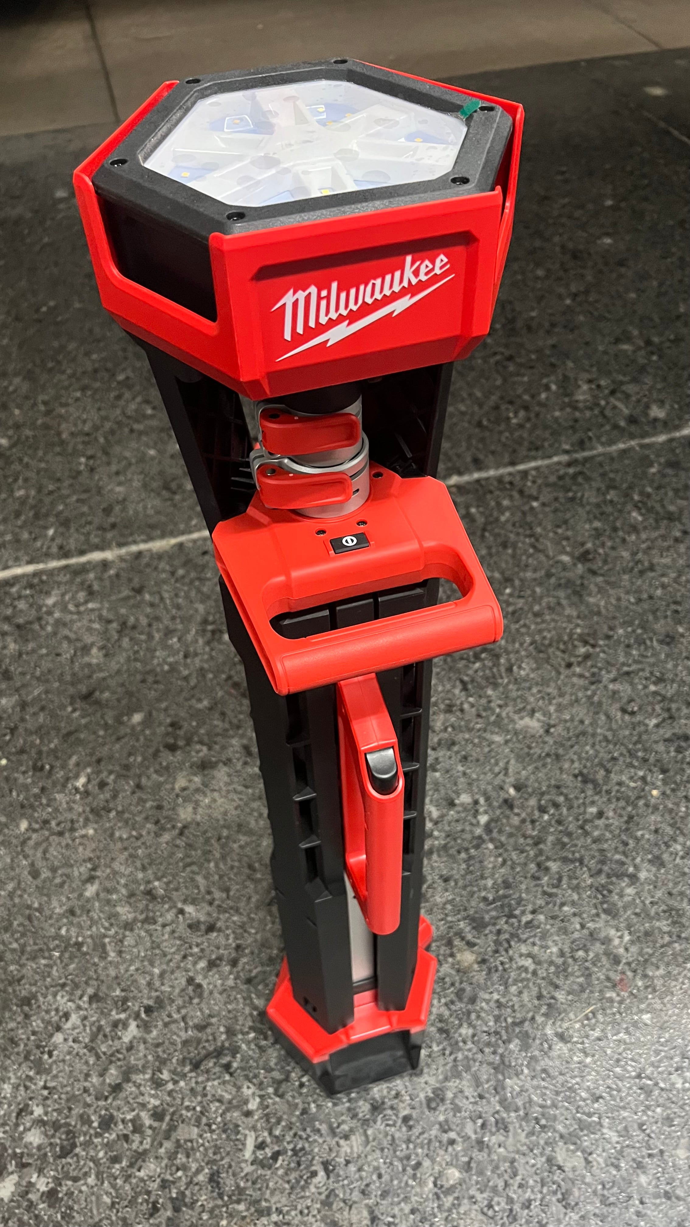 Milwaukee M18 Rocket Tower Light
