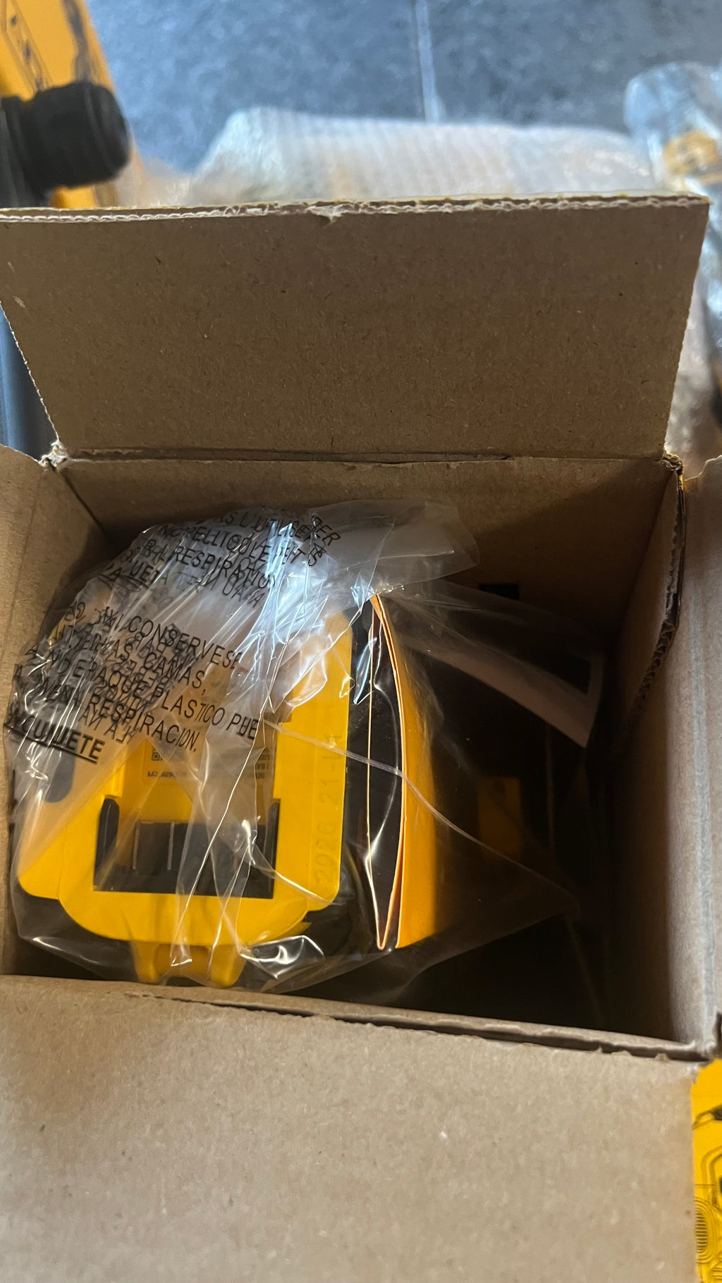 Dewalt DCS438B cut off tool