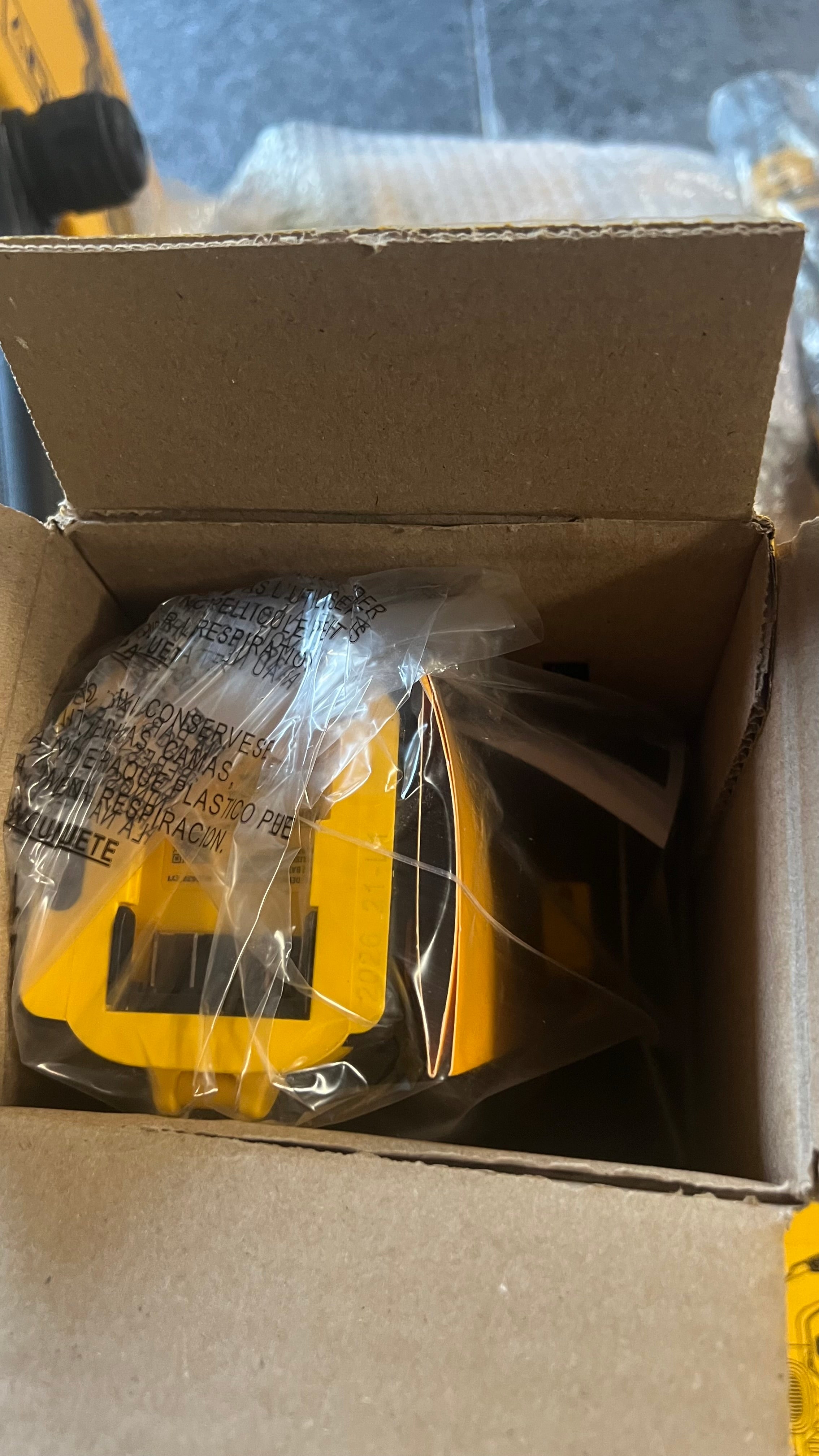 Dewalt DCS438B cut off tool
